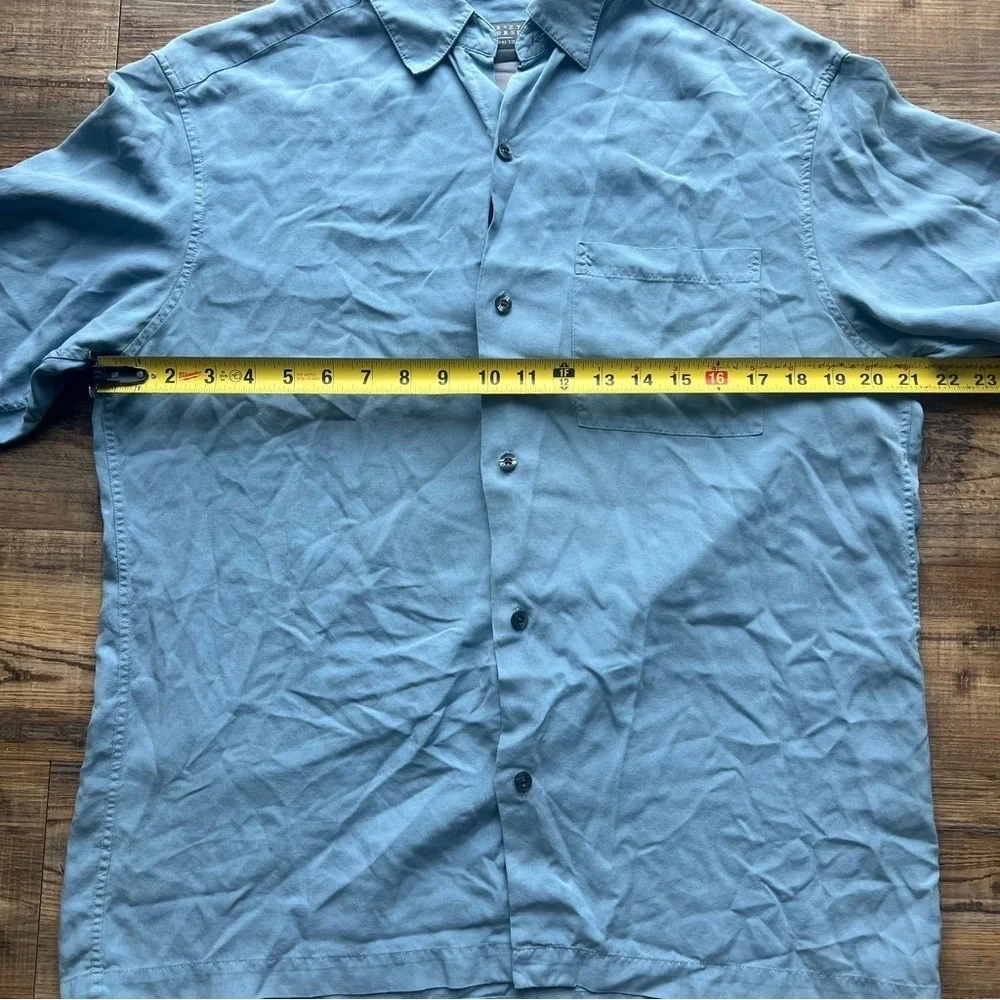 Casual Short-Sleeve Button-Down Shirt in Light Blue